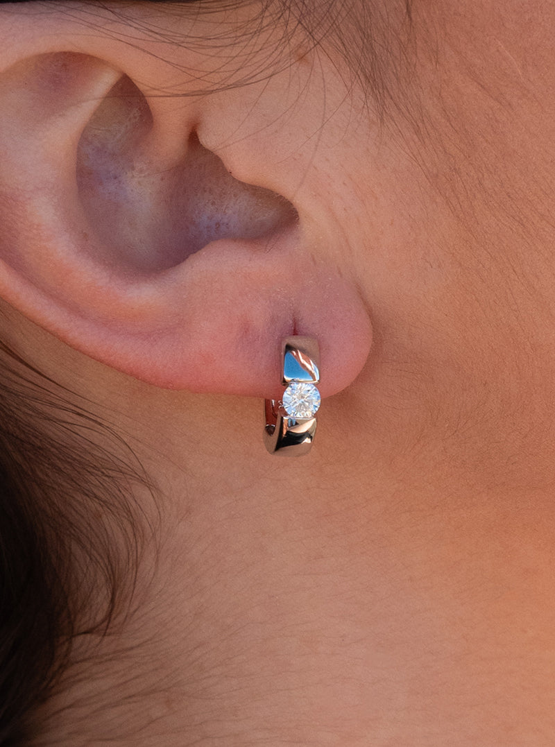 Boucles d'oreilles créoles petits design de fermeture catalane et zircon