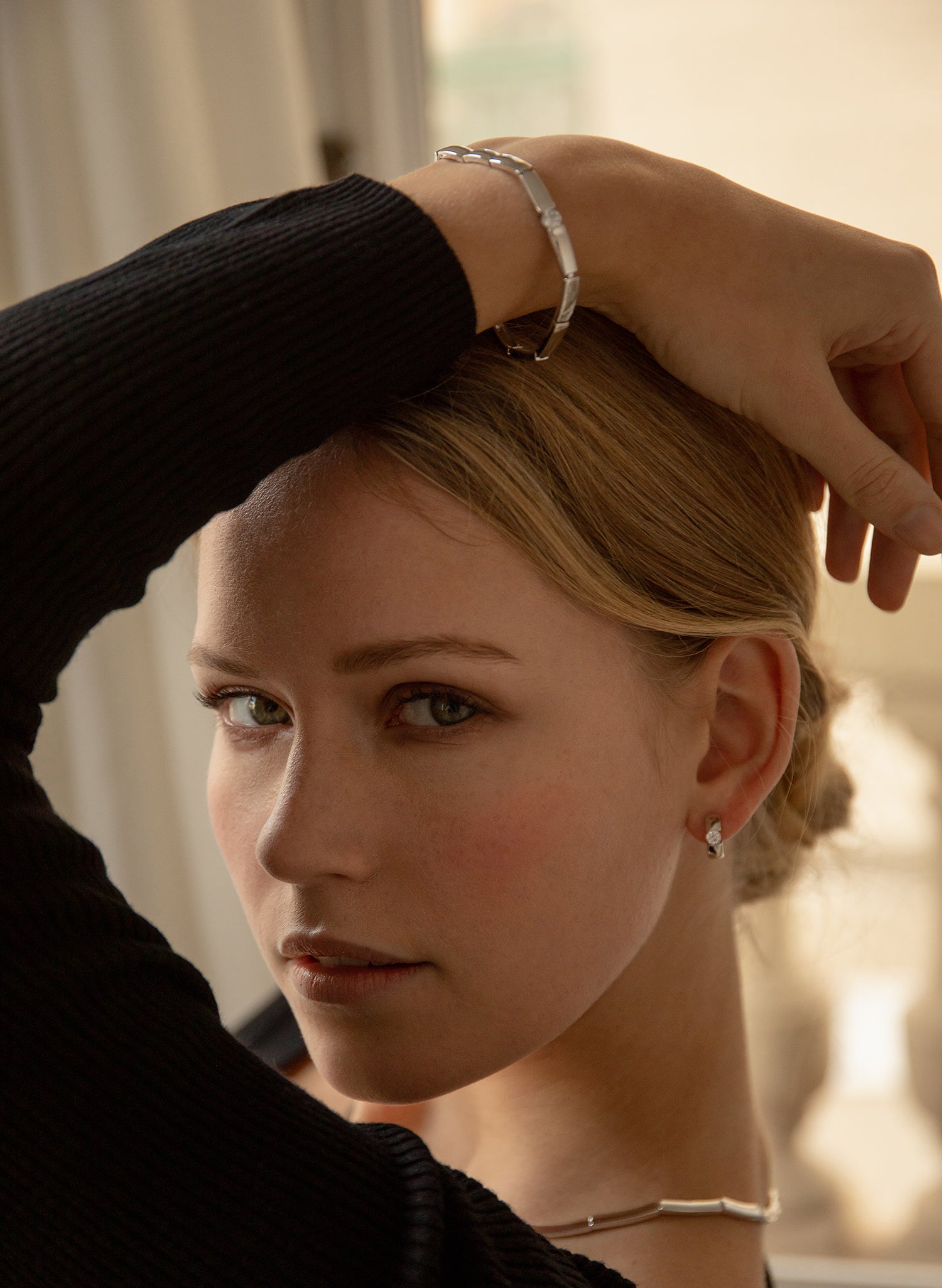 Pendientes aros pequeños diseño de cierre catalán y circonita