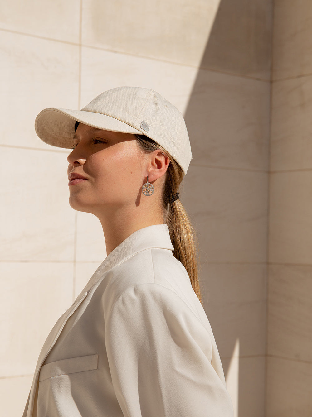 Pendientes bicolor diseño entrelazado con circonitas