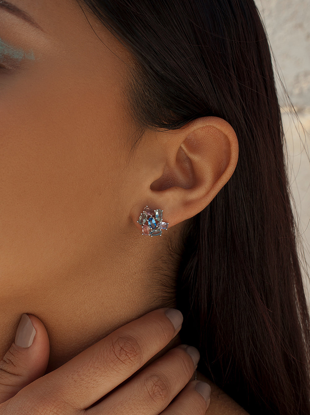 Pendientes botón diseño de cuarzos adamantinos azules