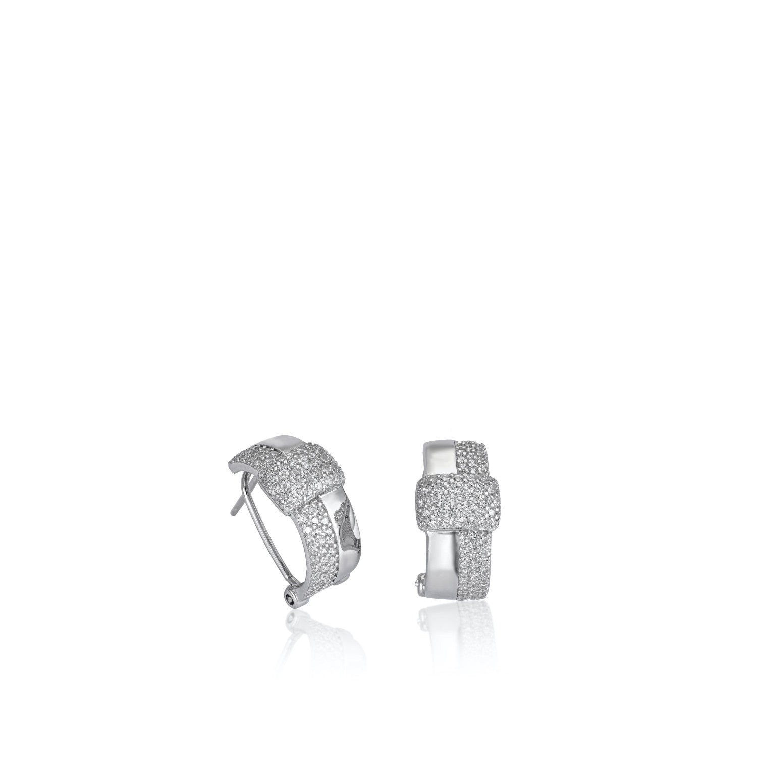 Pendientes cierre omega de plata con banda cruzada