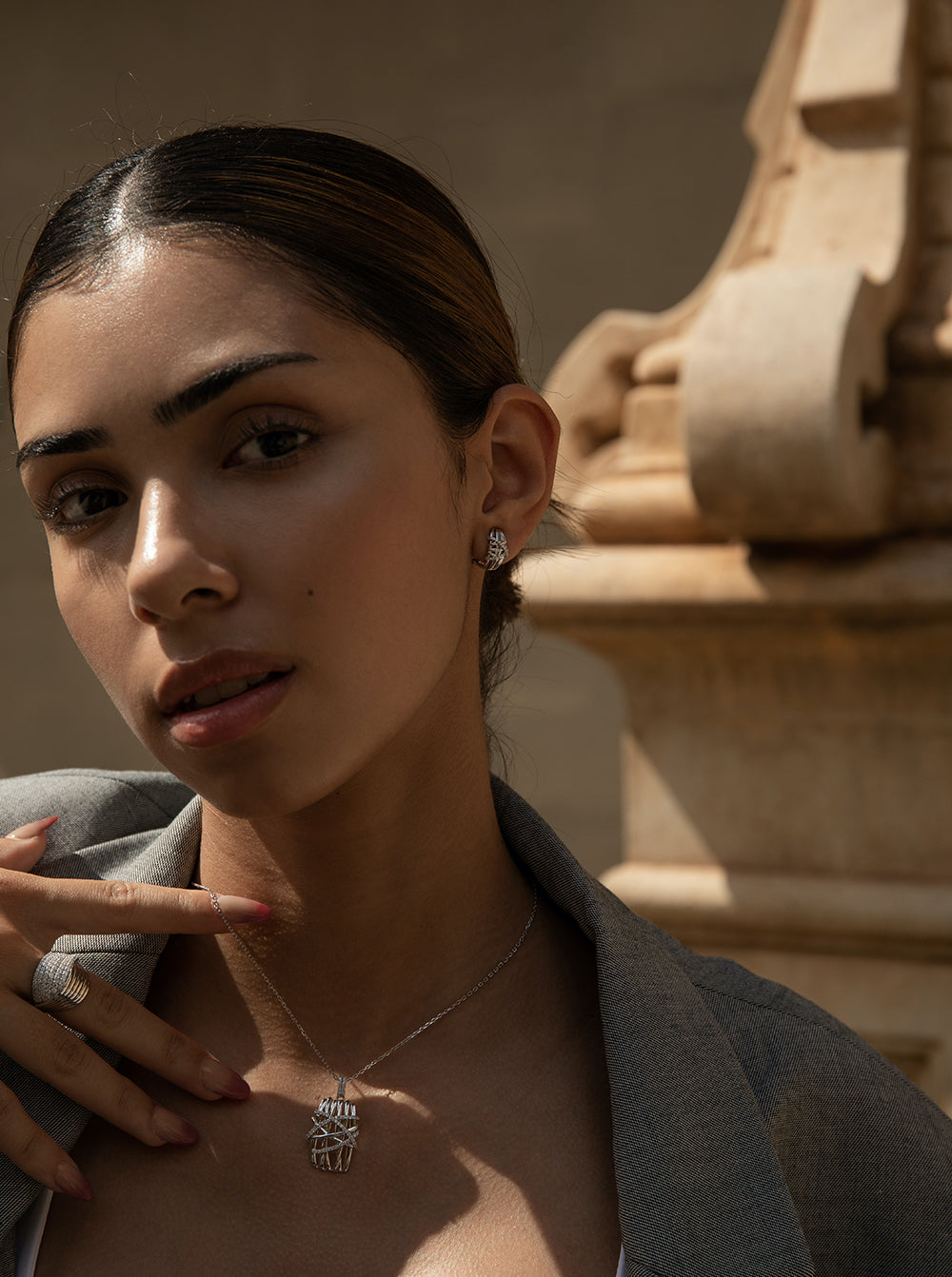 earrings clasp omega  zirconias interlocking detail