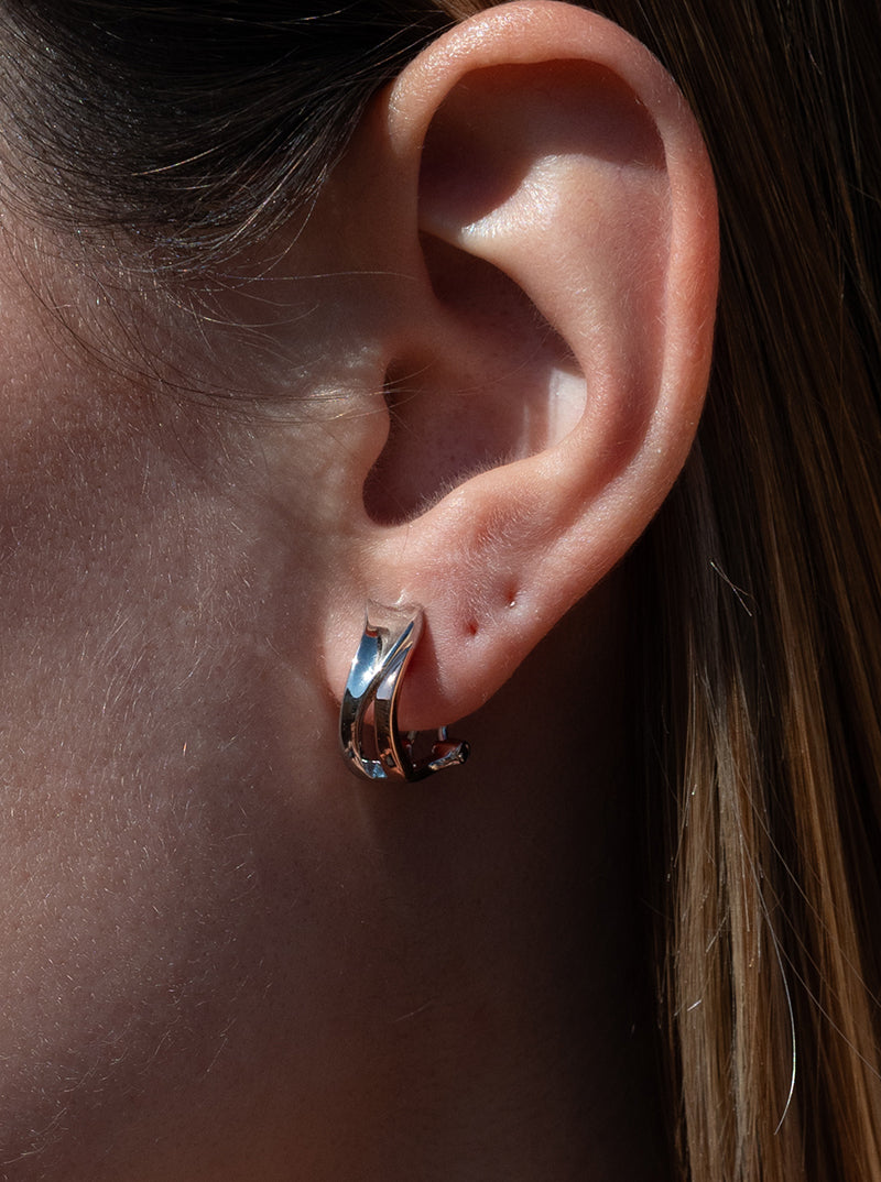 earrings omega clasp  formed by two two-color LINEARGENT