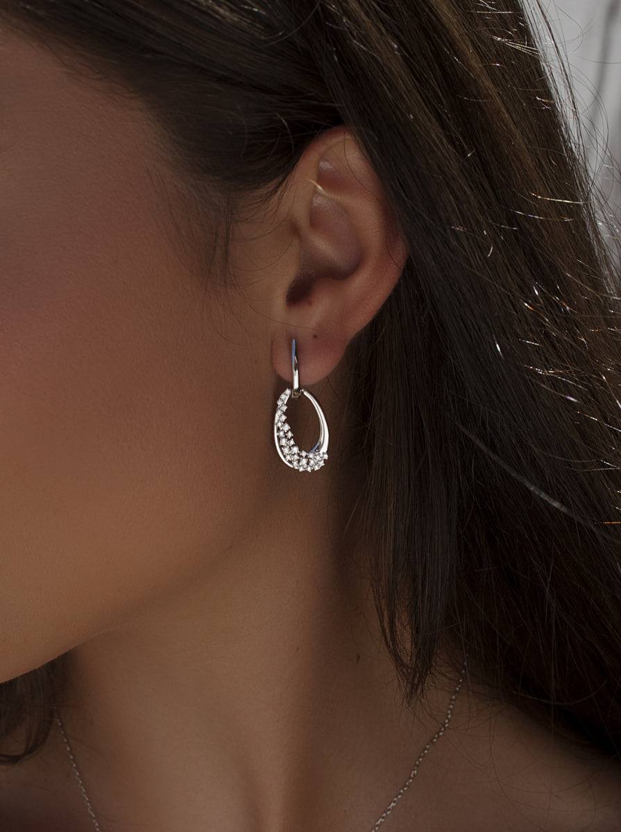 Pendientes con colgante de plata diseño floral con circonitas