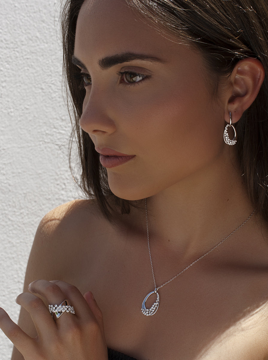 Pendientes con colgante de plata diseño floral con circonitas