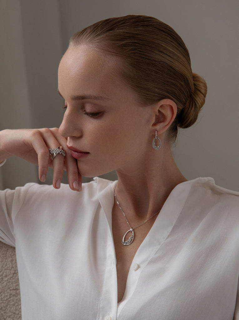 Pendientes con colgante de plata diseño floral con circonitas