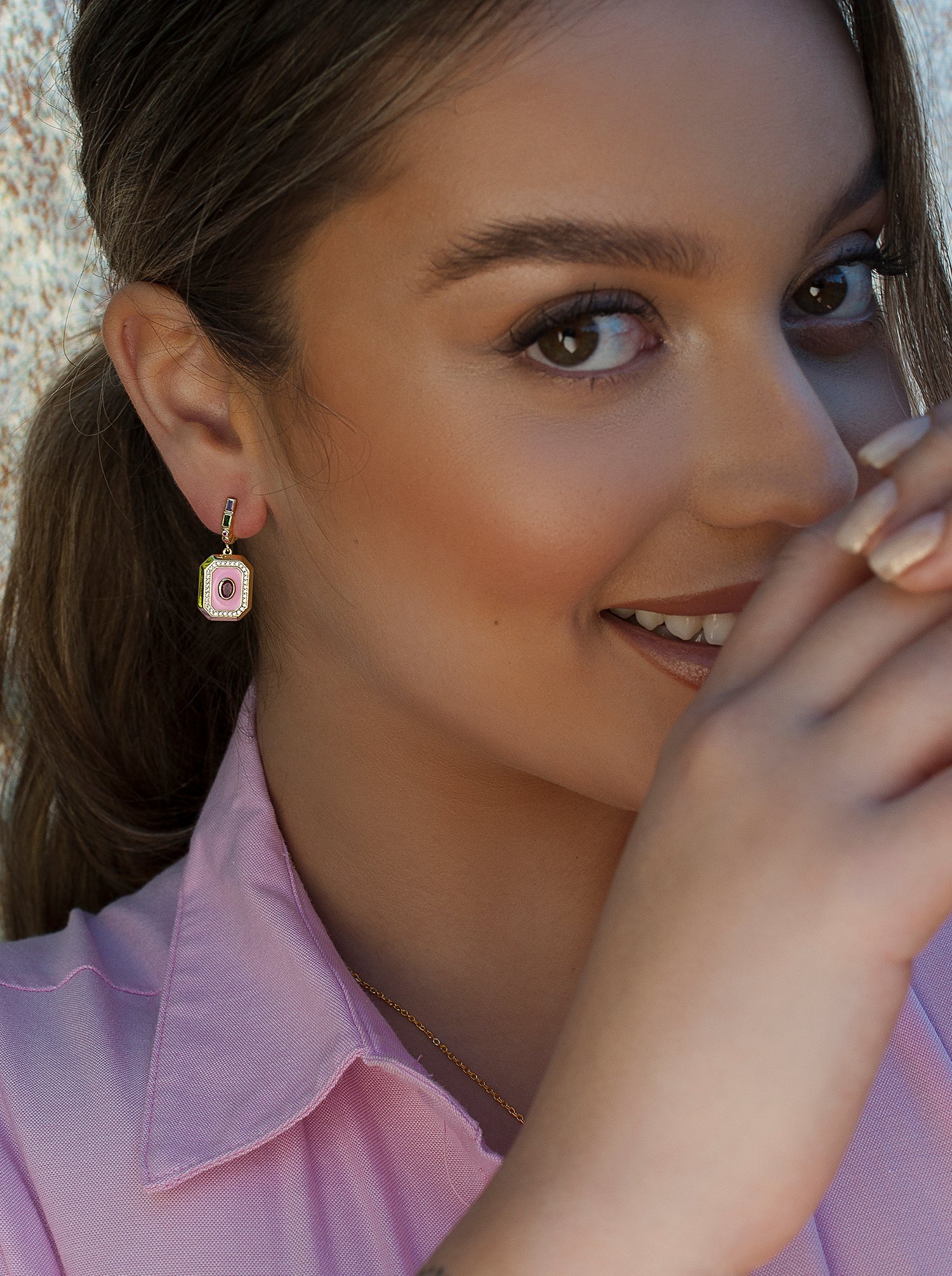 Boucles d'oreilles avec pendentifs design octogonal avec émail