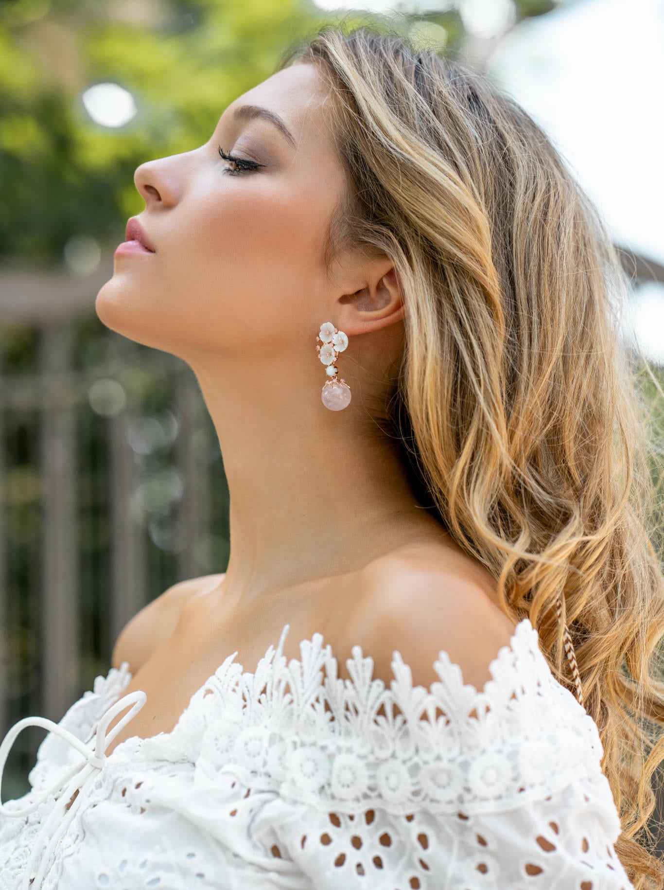 Boucles d'oreilles de pierre naturel design tonalité  florale quartz rose