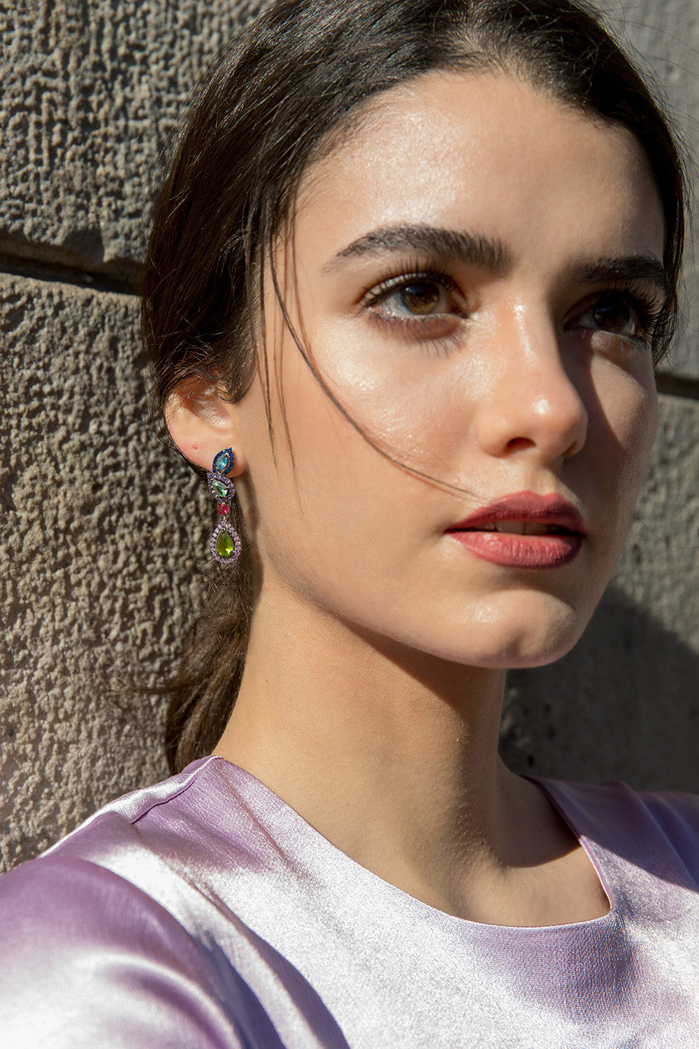 Pendientes de piedras de colores diseño desigual brillantes