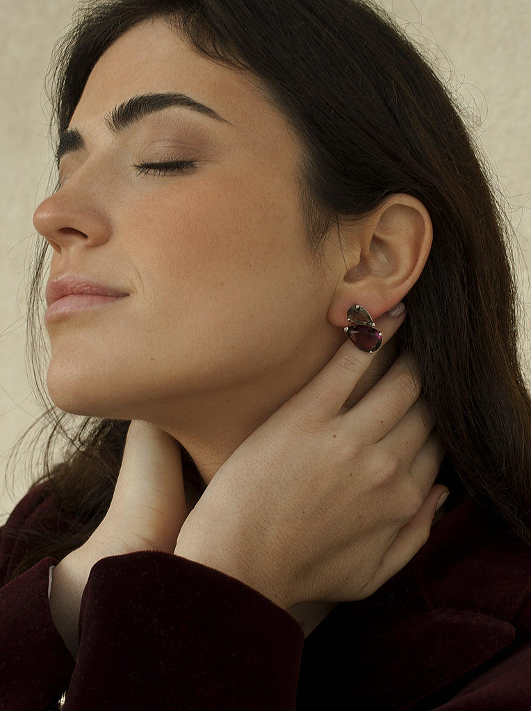 Pendientes de piedras de colores tonos rojos corte pera