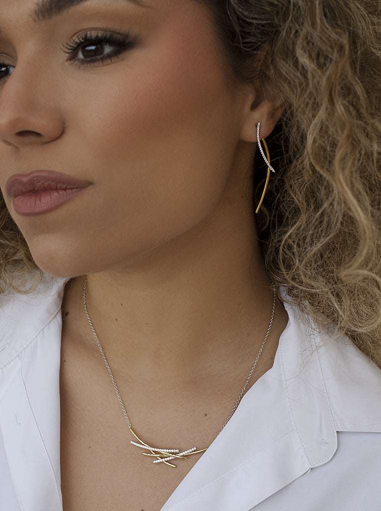 Pendientes de plata bicolor diseño lineal con circonitas