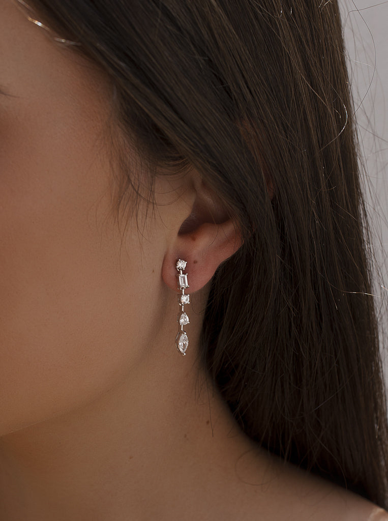 Pendientes de plata con circonitas blancas geométricas