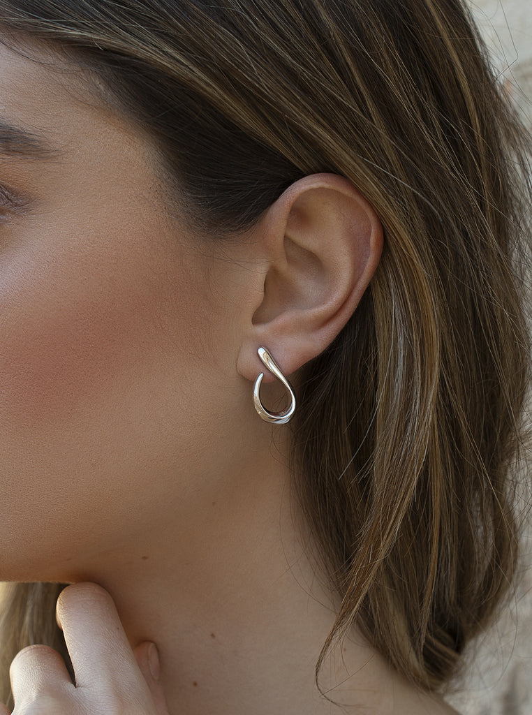 Pendientes de plata con diseño curvo elegante-LINEARGENT