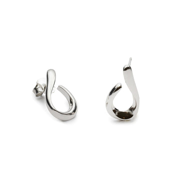 Pendientes de plata con diseño curvo elegante