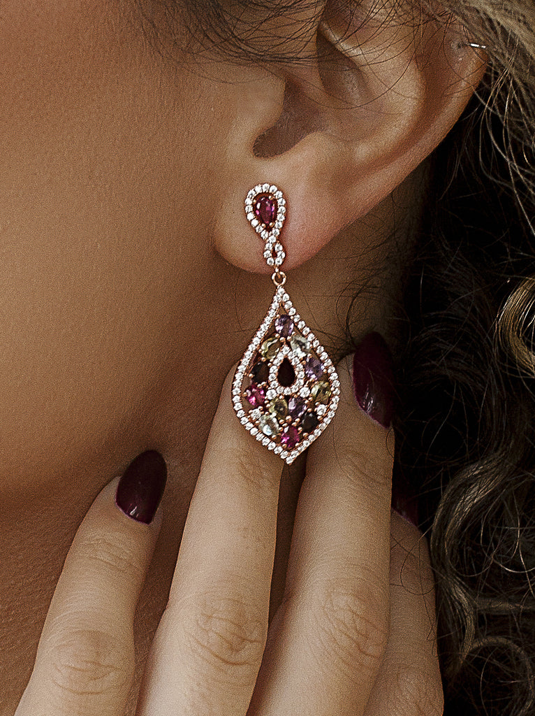 Pendientes largos con piedras multicolor de plata bañada en oro rosa-LINEARGENT