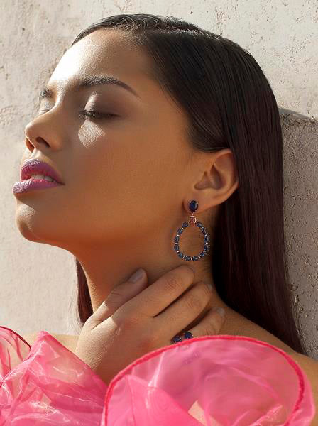 Pendientes largos de plata con cuerpo de circonitas azurita y fucsia