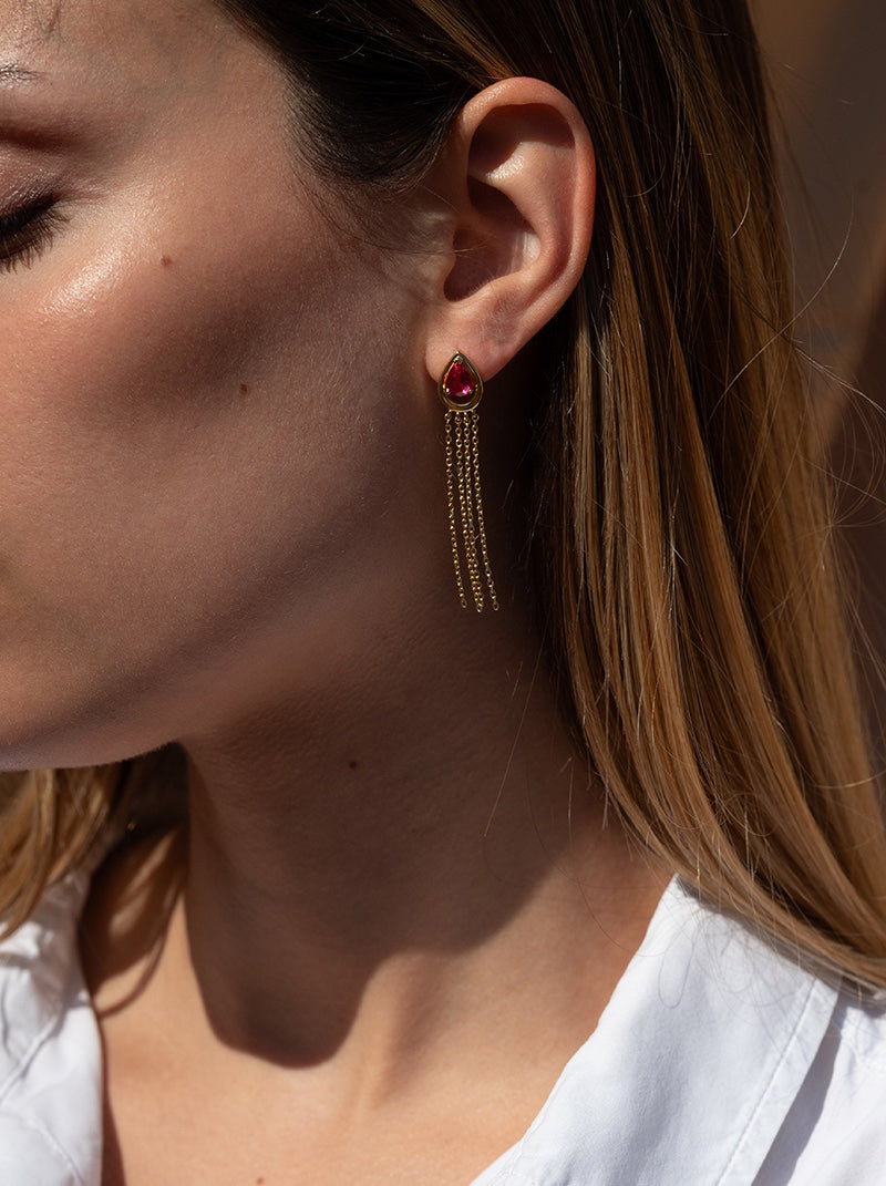 Pendientes largos de plata diseño cortina con gema rubí