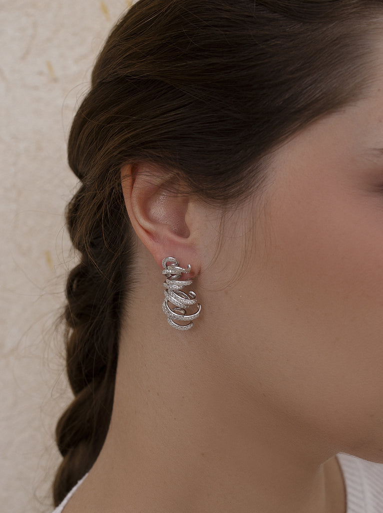 Pendientes largos de plata diseño original enredado y circonitas