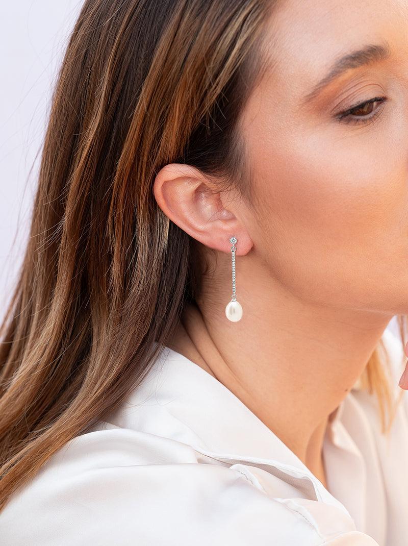 boucles d'oreilles longs de argent perles de agua dulce avec movement et detalle de zirconsLINEARGENT