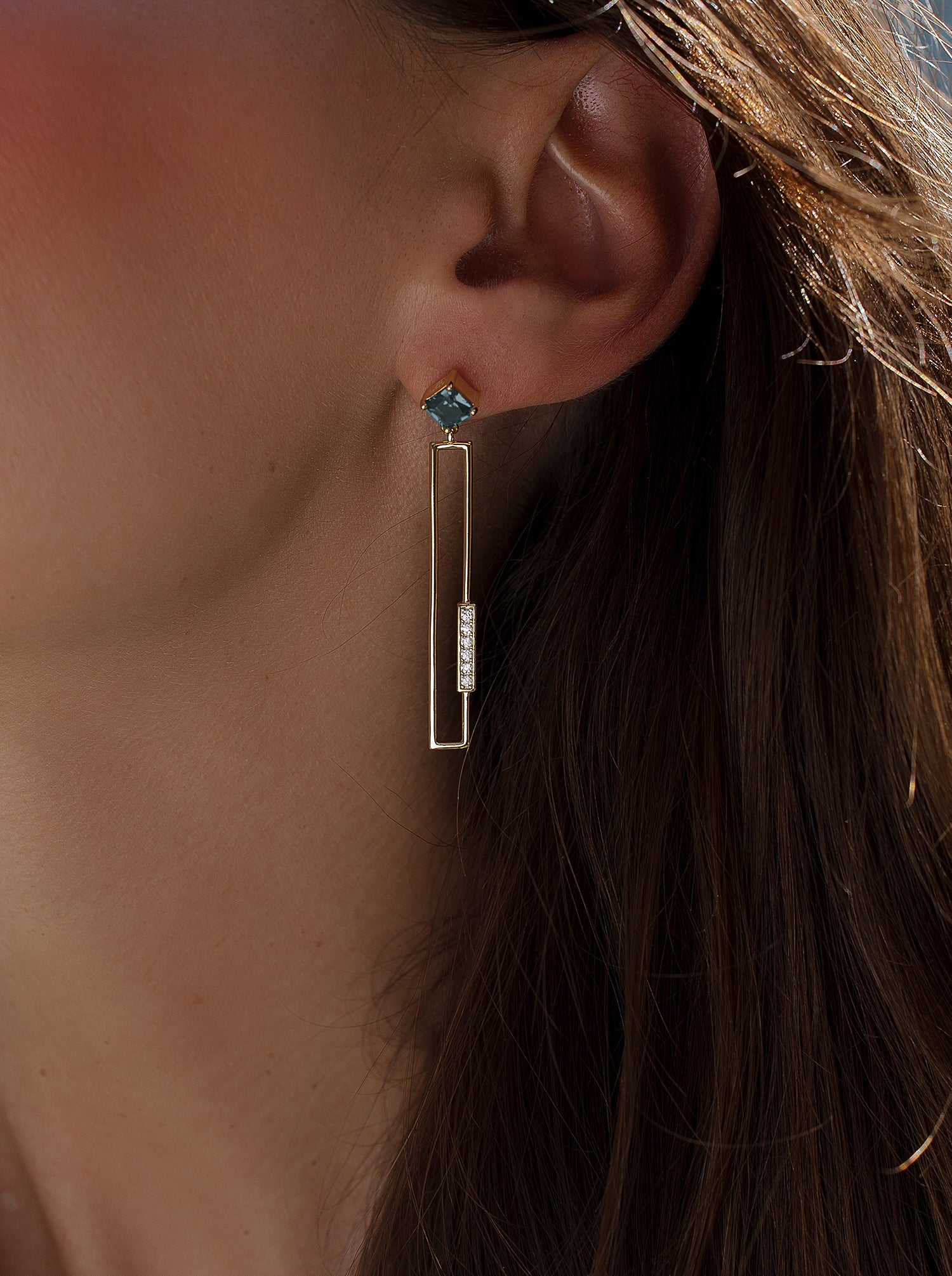 Pendientes largos diseño rectangular gemas tono pistacho-LINEARGENT