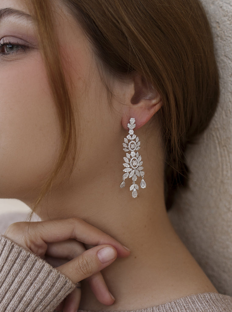 Pendientes novia con diseño floral y circonitas