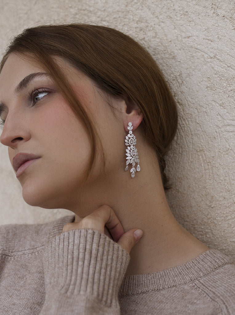 Pendientes novia con diseño floral y circonitas