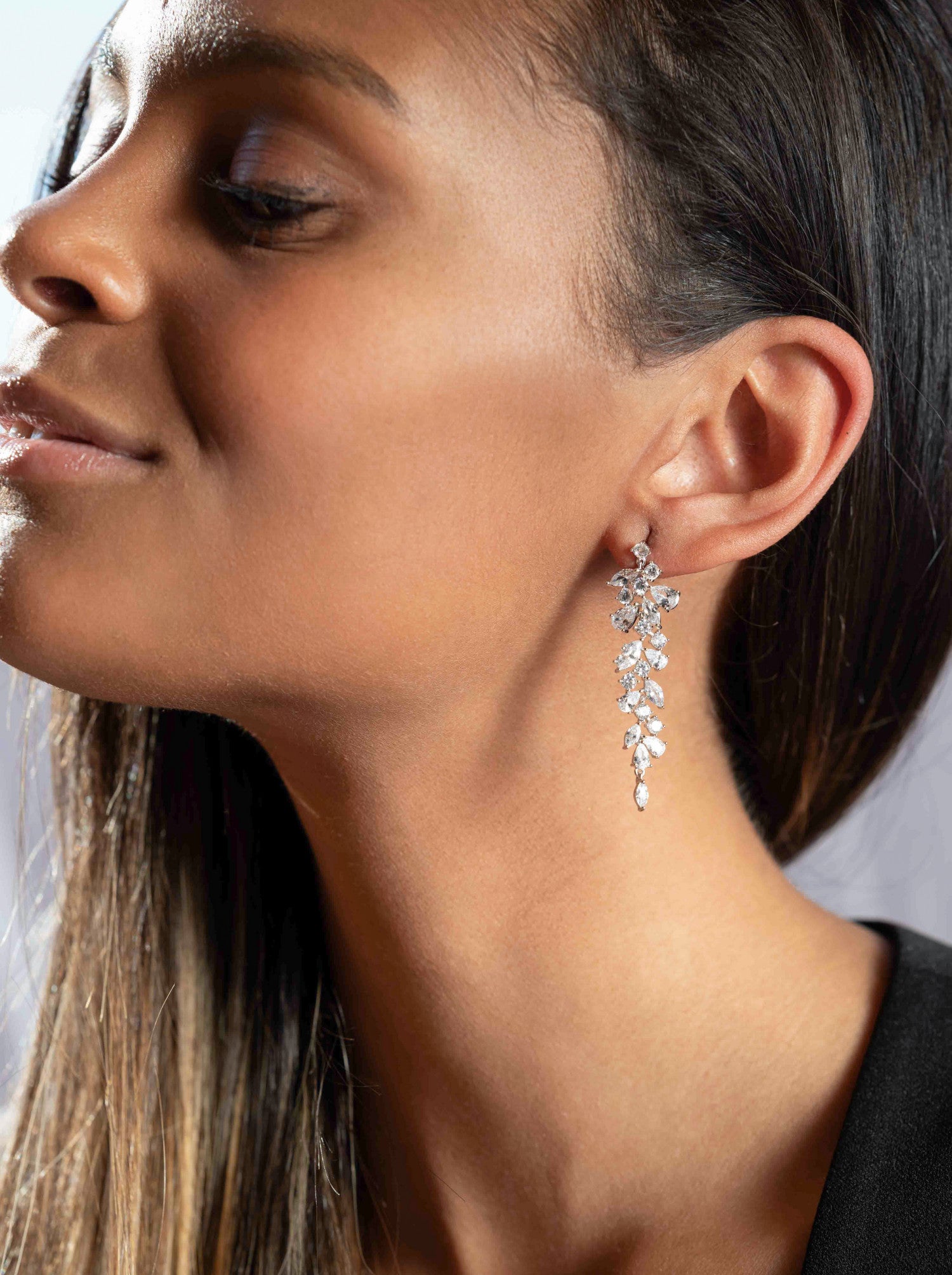 Pendientes novia largos de plata diseño floral