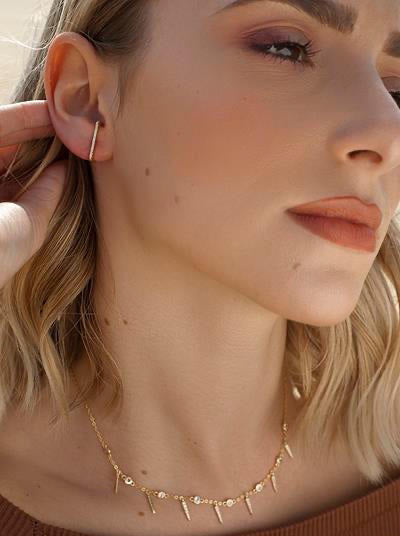 Pendientes originales de plata diseño gancho con banda lineal de circonita