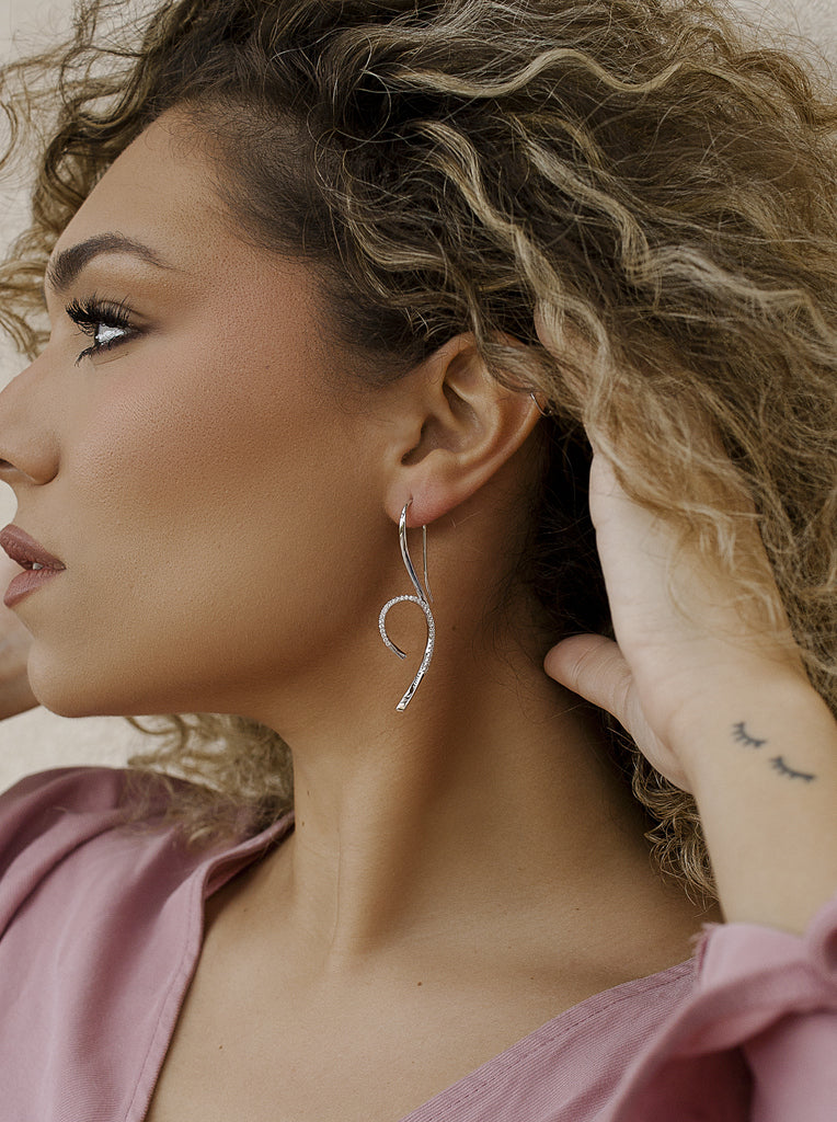 Pendientes originales de plata diseño moderno curvado