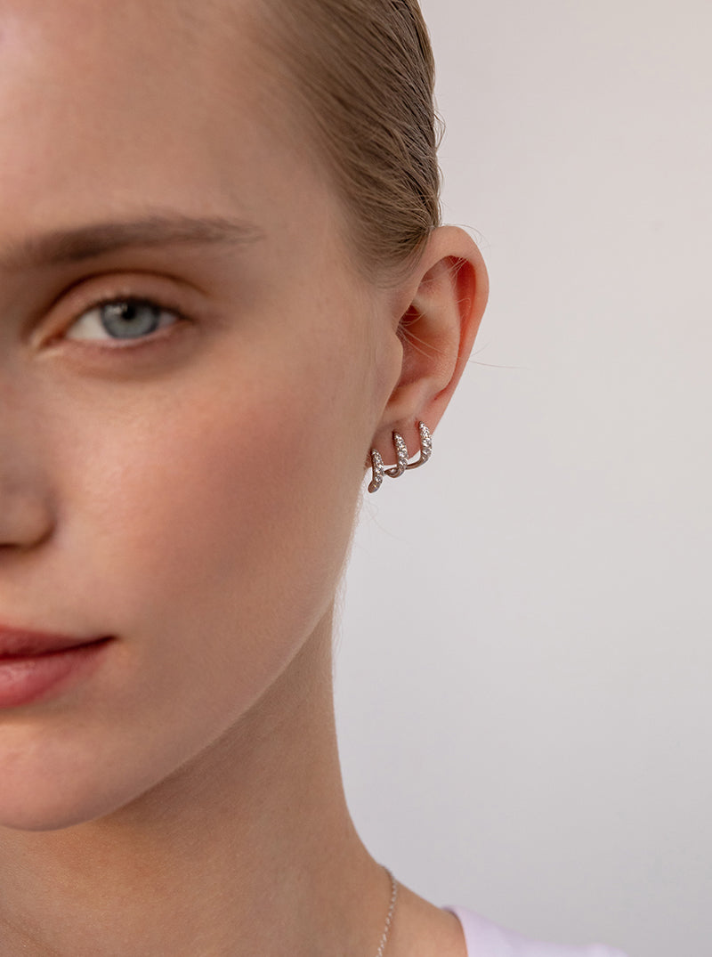 Pendientes originales diseño tres garras con circonitas