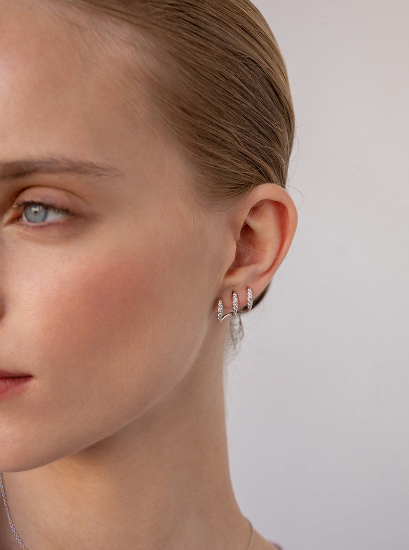 Pendientes originales diseño tres garras con circonitas