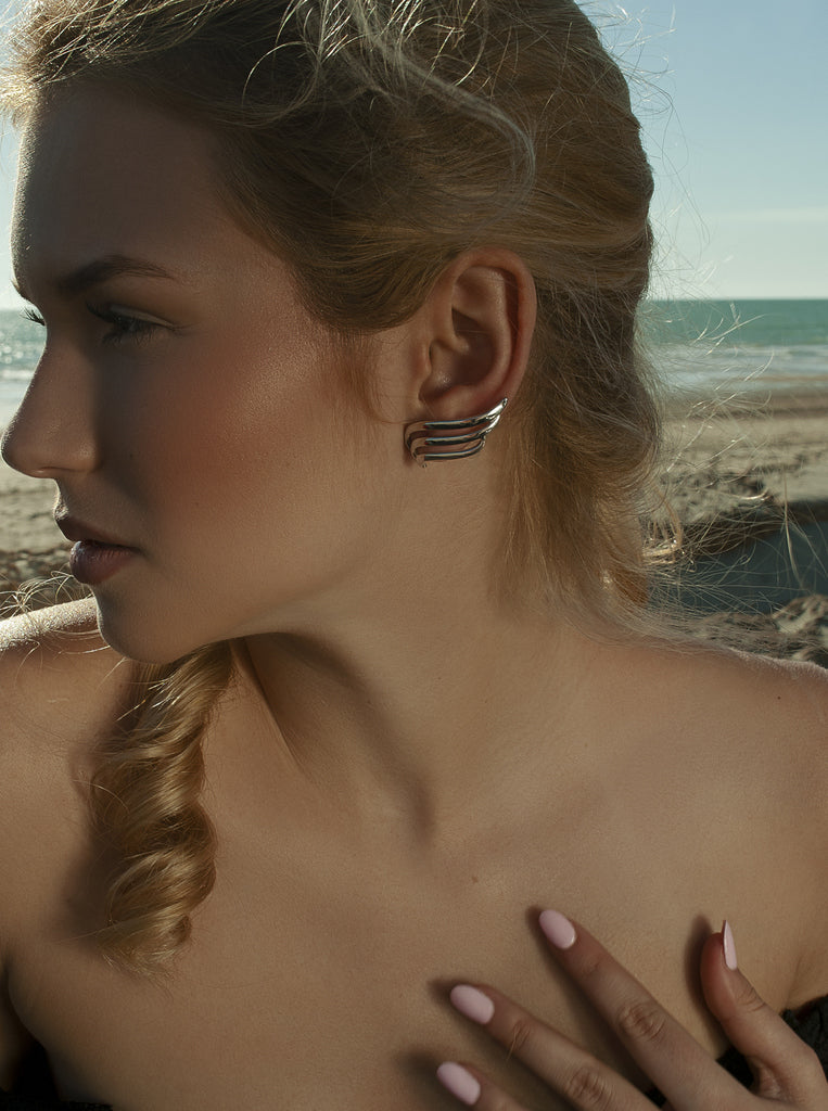 Boucles d'oreilles originaux en argent avec un design LINEARGENT