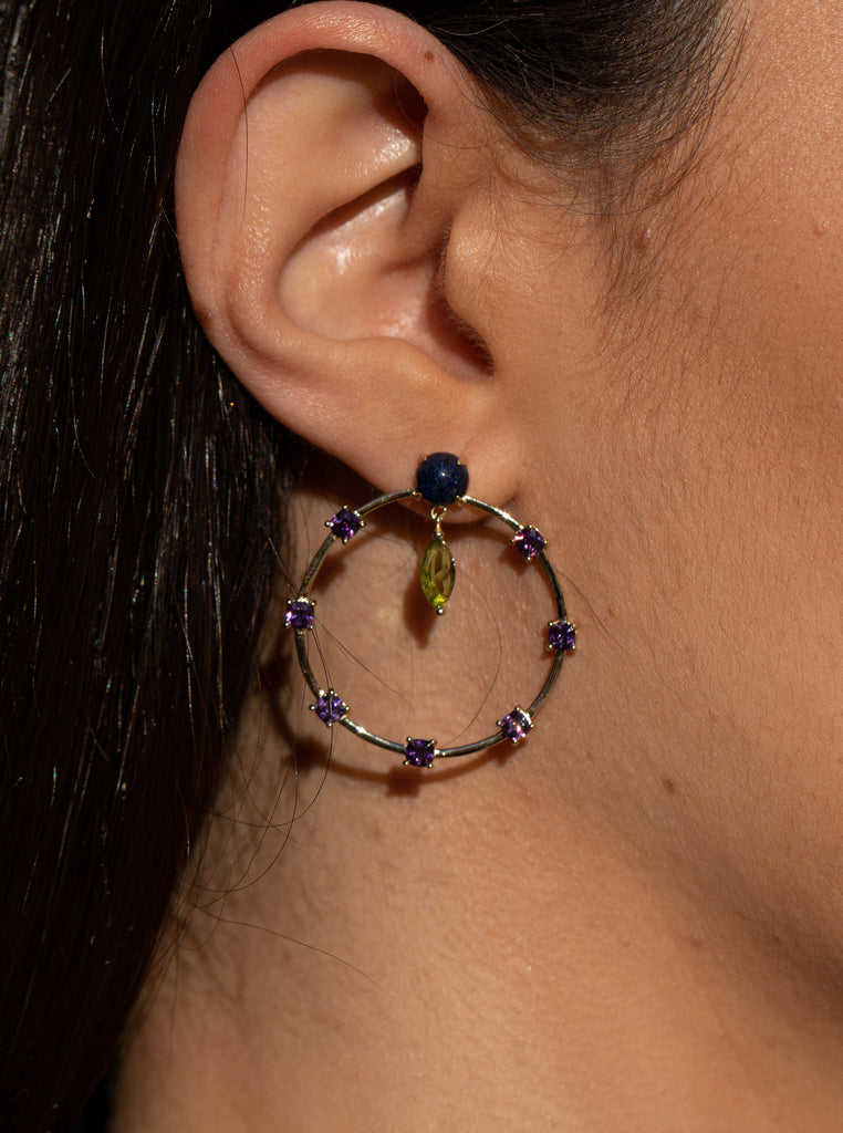 Pendientes originales estilo aro en tonos púrpura