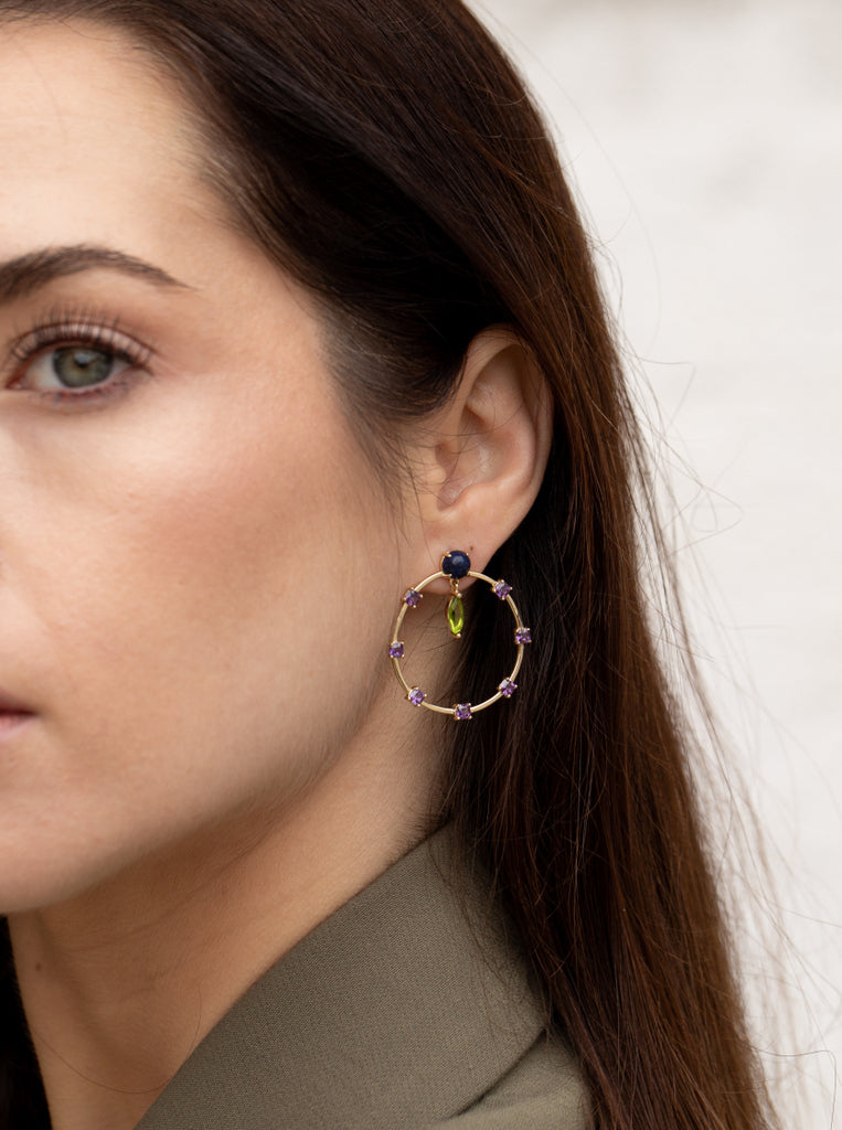 Pendientes originales estilo aro en tonos púrpura