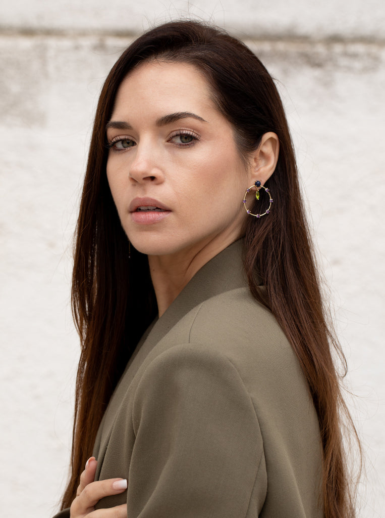 Pendientes originales estilo aro en tonos púrpura