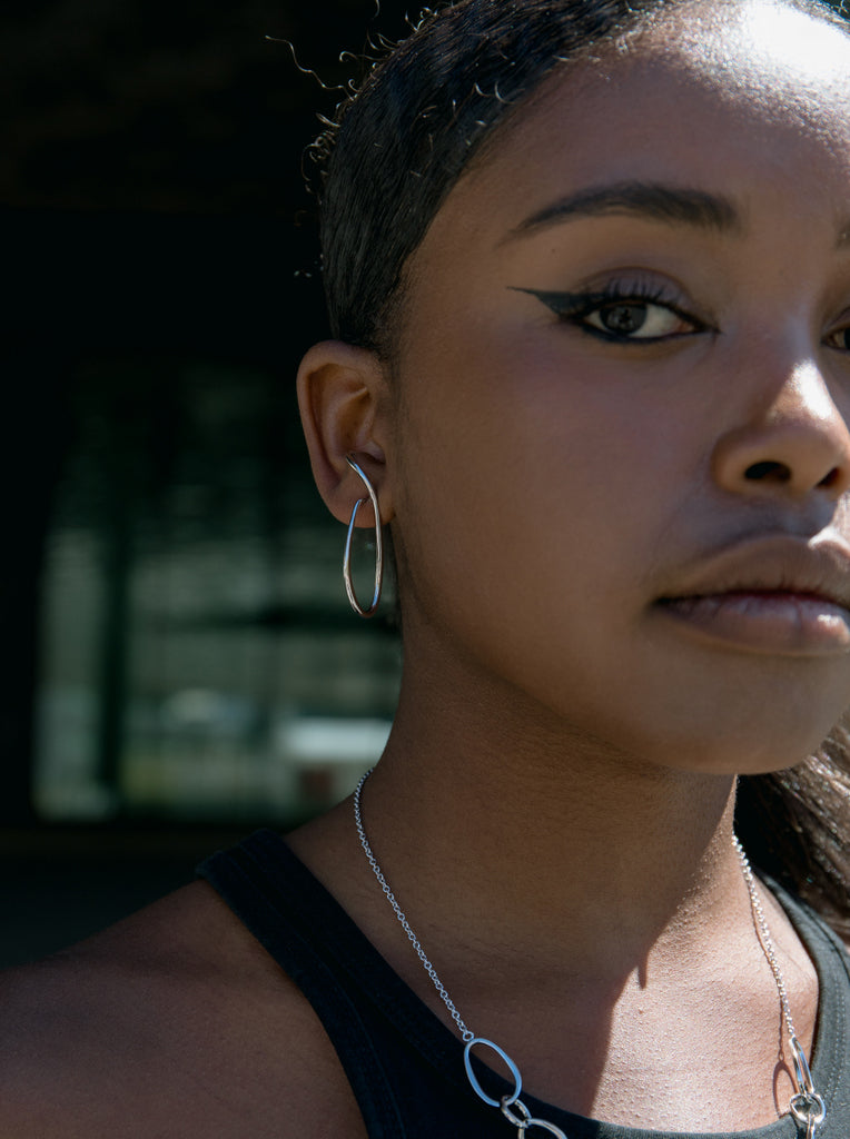 Pendientes originales irregulares de plata lisa