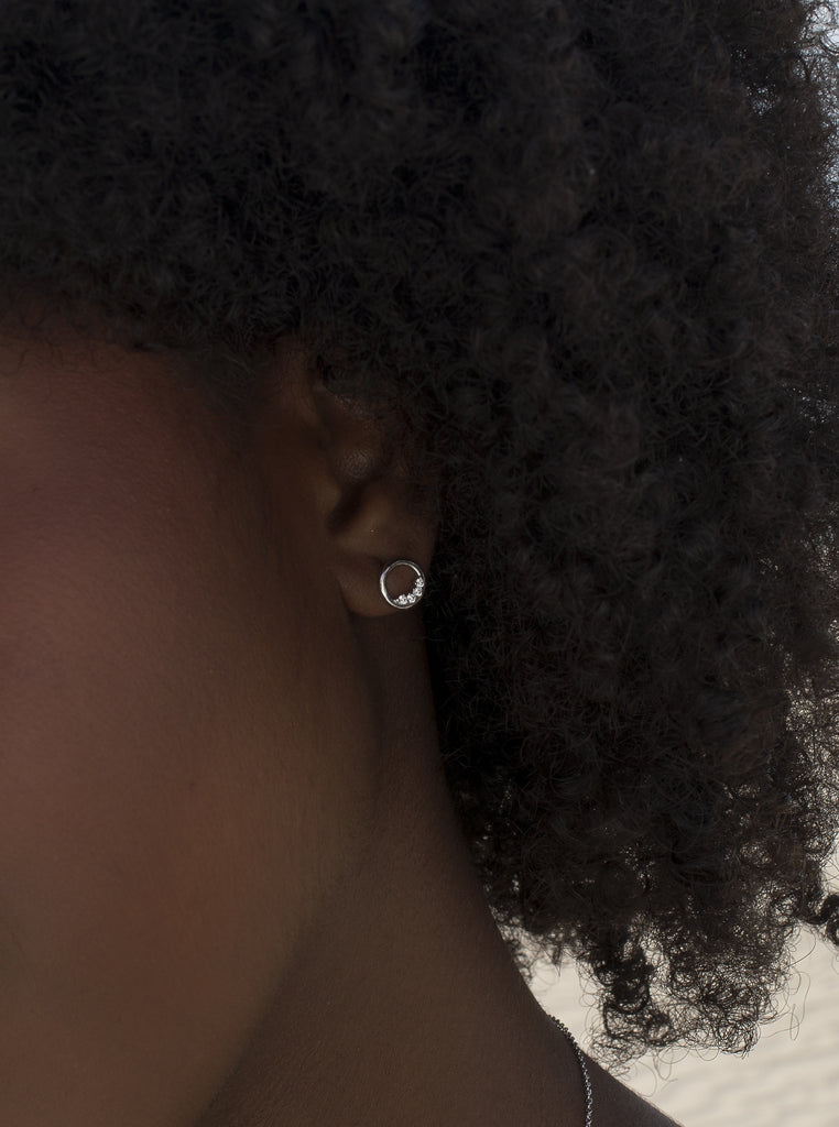 Boucles d'oreilles petits cercles avec mini zircons