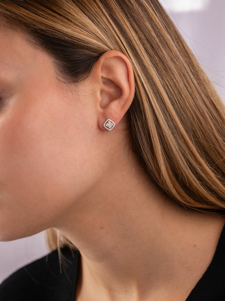 Pendientes pequeños con circonitas forma cuadrada