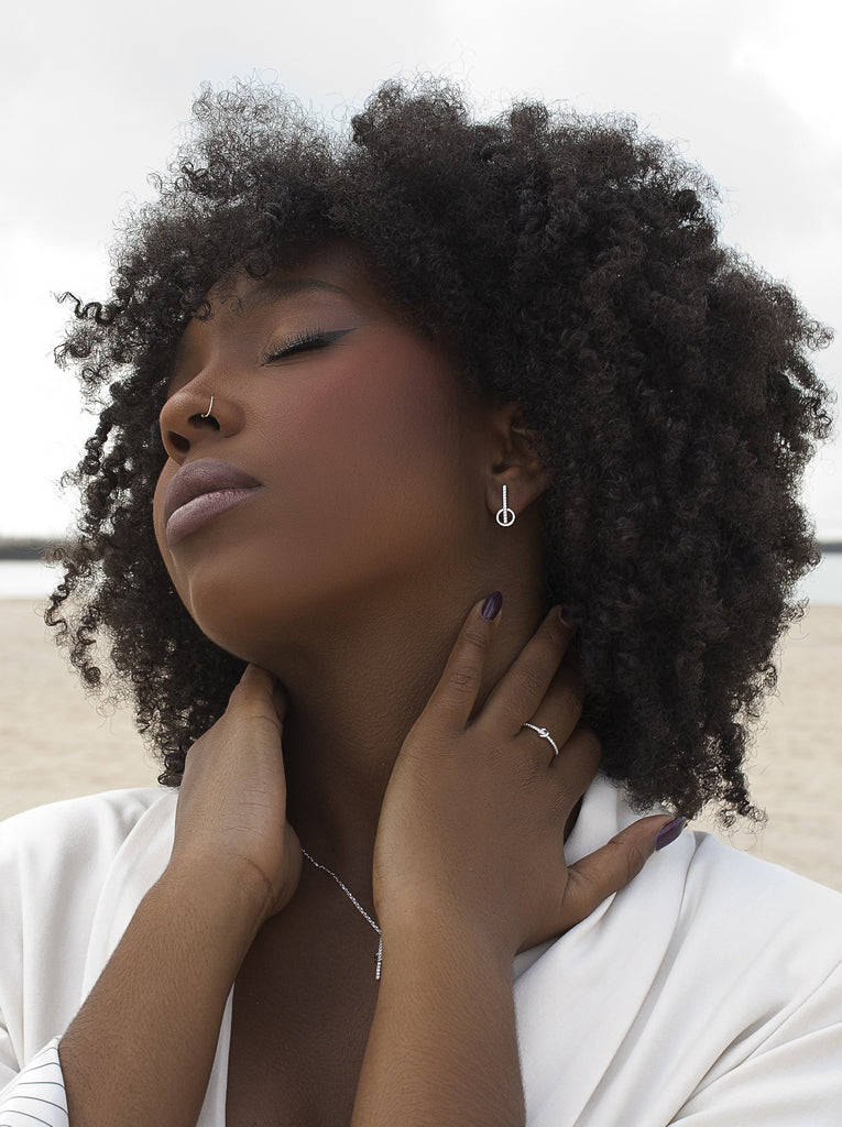 Boucles d'oreilles petits avec zircons linéaires et circulaires
