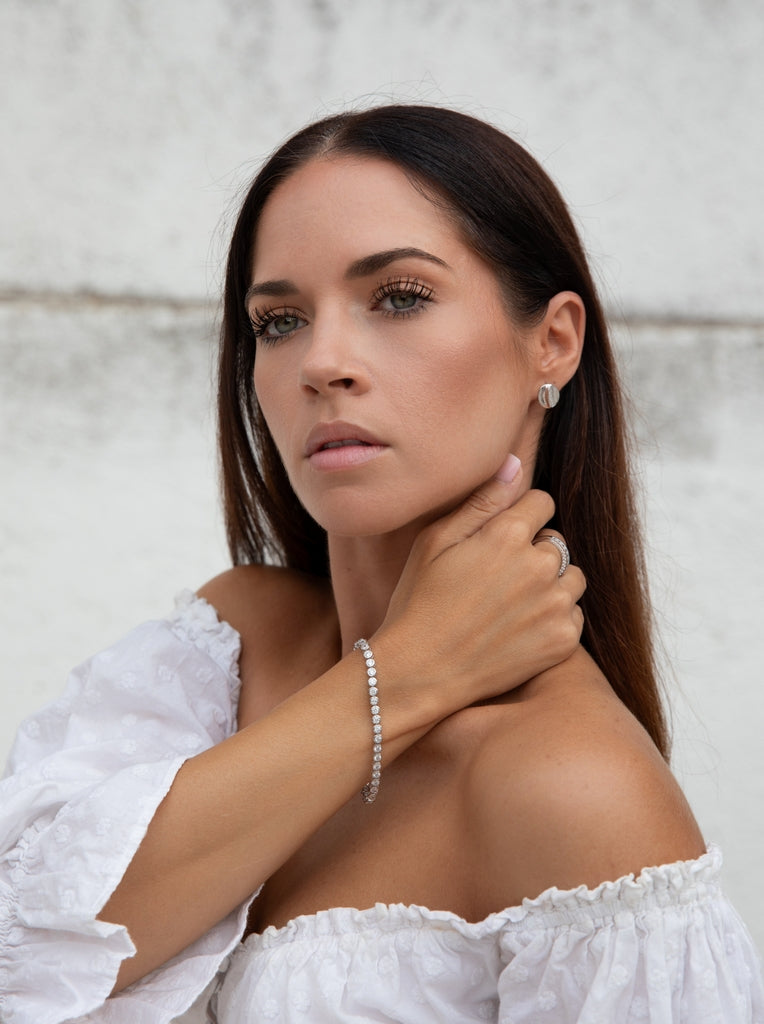 Pendientes pequeños de plata circular con volumen y circonitas