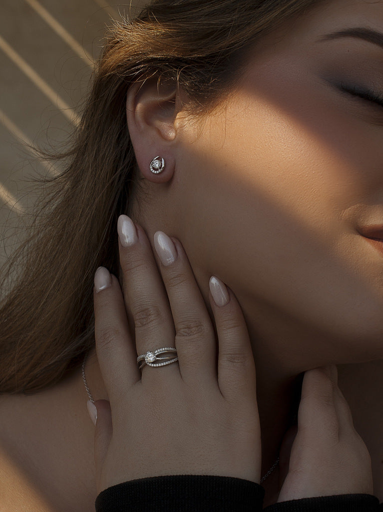 Pendientes pequeños de plata con circonita central y mini circonitas