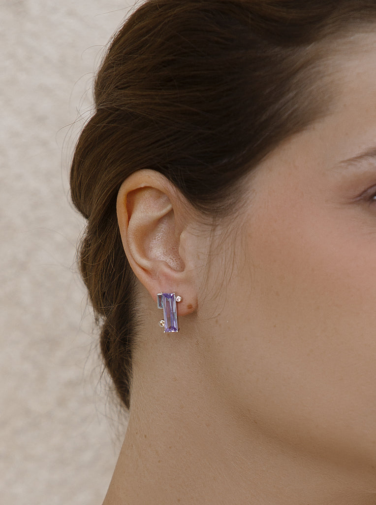 petits  boucles d'oreillesde argent avec design LINEARGENT