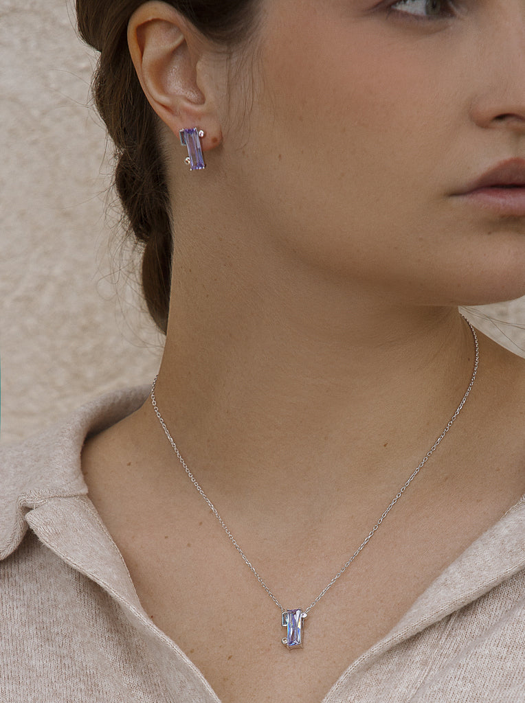 petits  boucles d'oreillesde argent avec design LINEARGENT