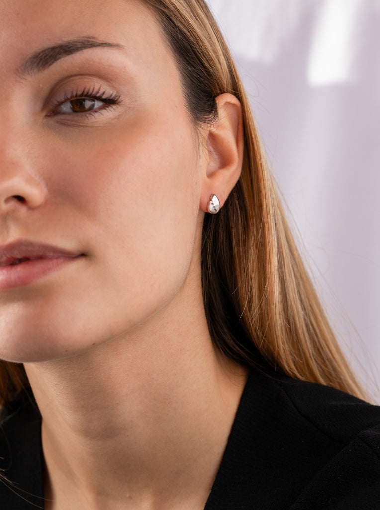 Pendientes pequeños de plata forma gota con circonitas