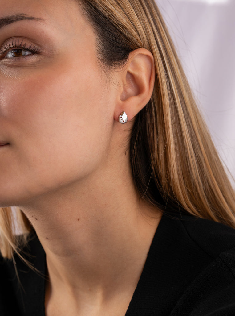 Pendientes pequeños de plata forma gota con circonitas