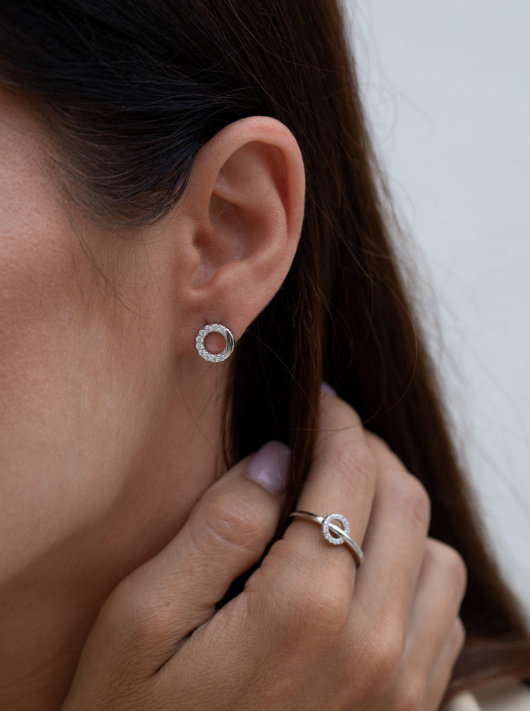 Pendientes pequeños forma donut con circonitas