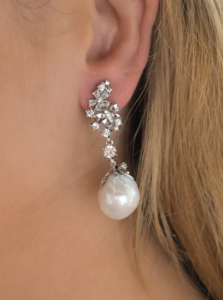 earrings baroque  style  silver pearls design vintage