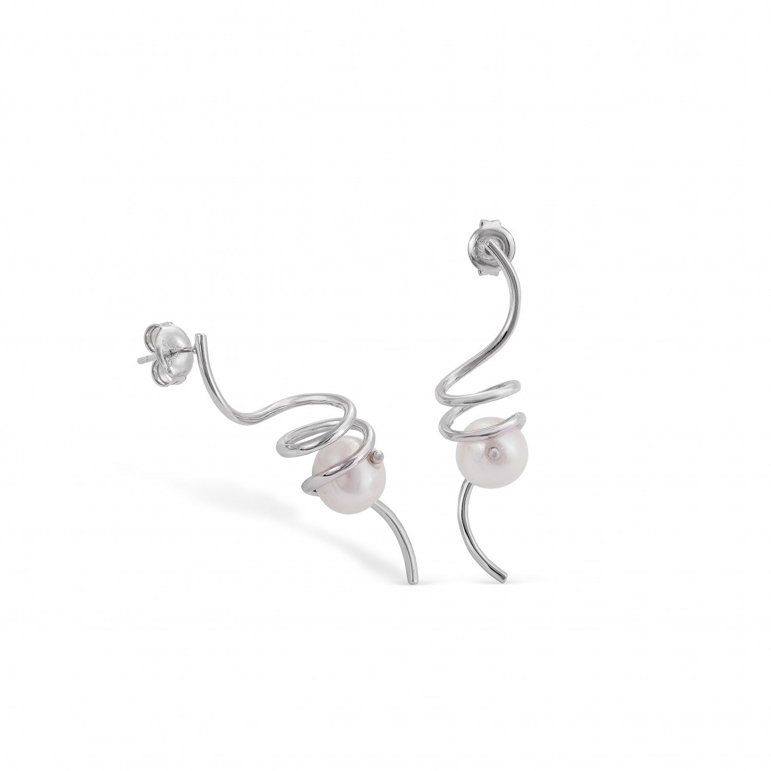Pendientes perlas envueltas por un muelle de plata lisa-LINEARGENT