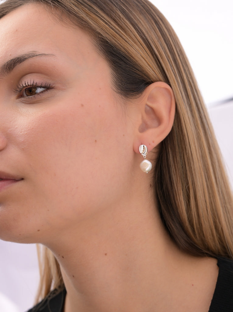 Pendientes perlas naturales diseño elegante