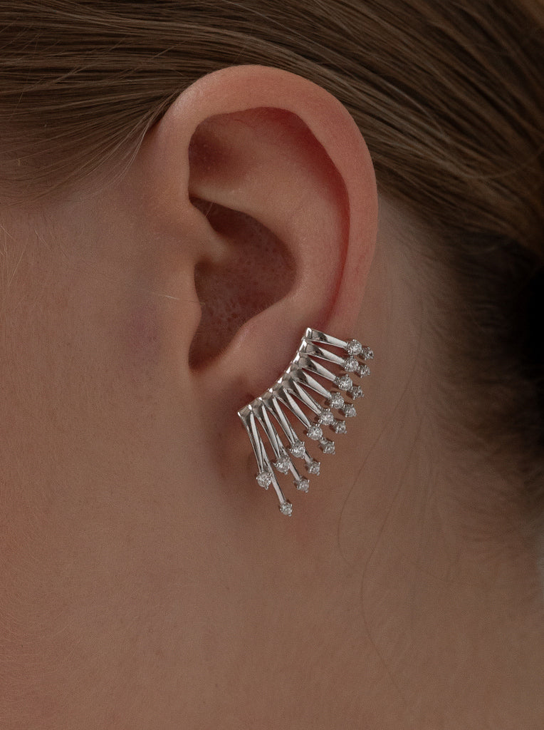 Pendientes trepadores con diseño cascada de plata